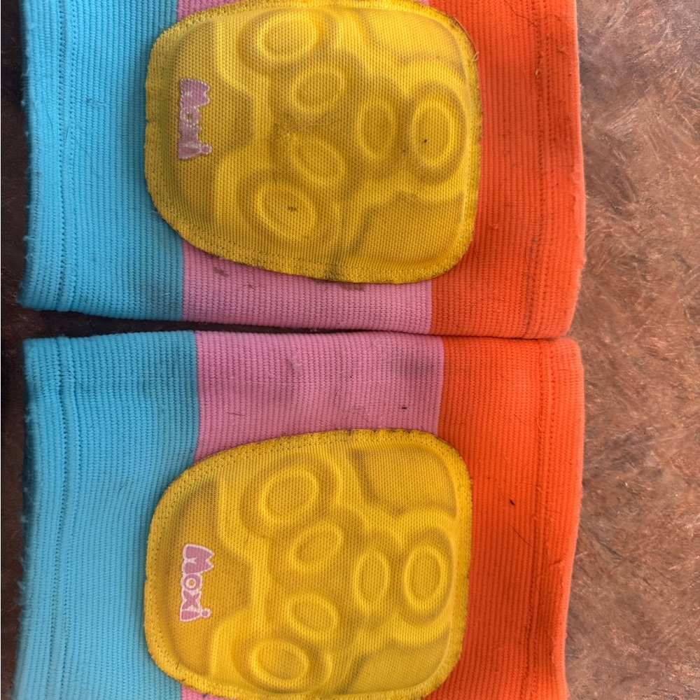 Moxi skate Knee Pads - Orange, Pink, Blue large